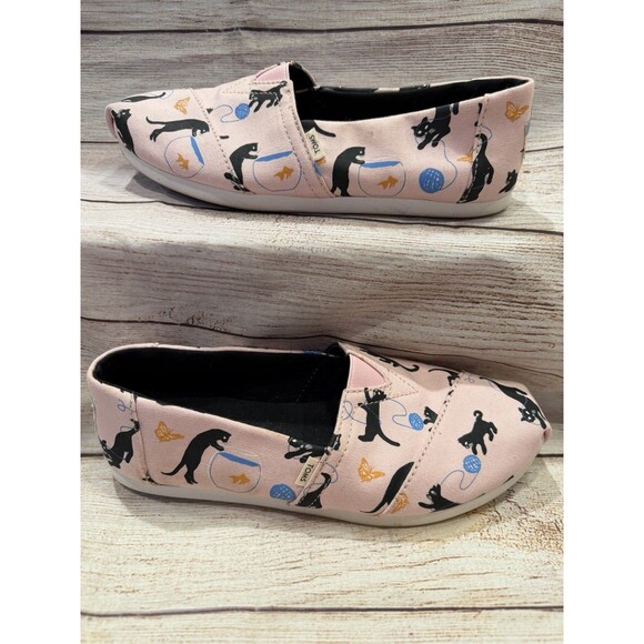 Toms Shoes - Toms Strawberry Cream Kitties Canvas Classic Shoes - Limited Edition Size 6.5